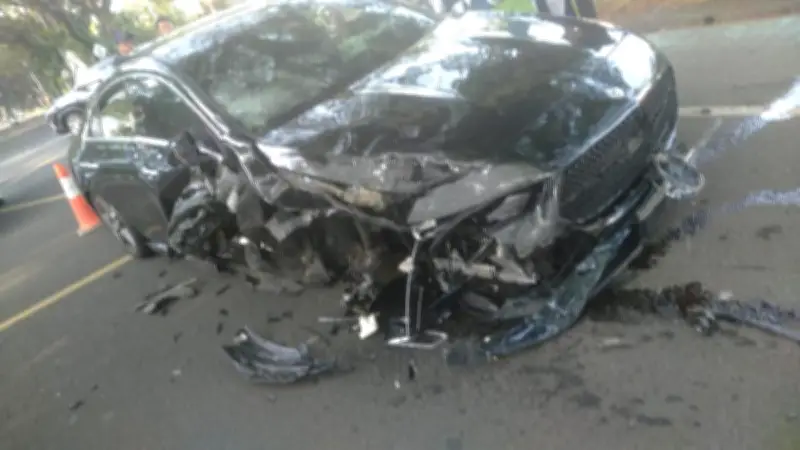 Kecelakaan Mercedes Benz dan Mitsubishi Xpander di Tangsel, Kedua Mobil Ringsek Parah