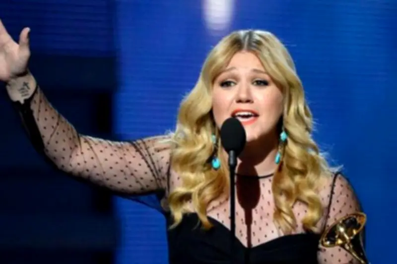 Kelly Clarkson Ungkap Tak Pernah Terima Hadiah Mobil dari Kemenangan American Idol