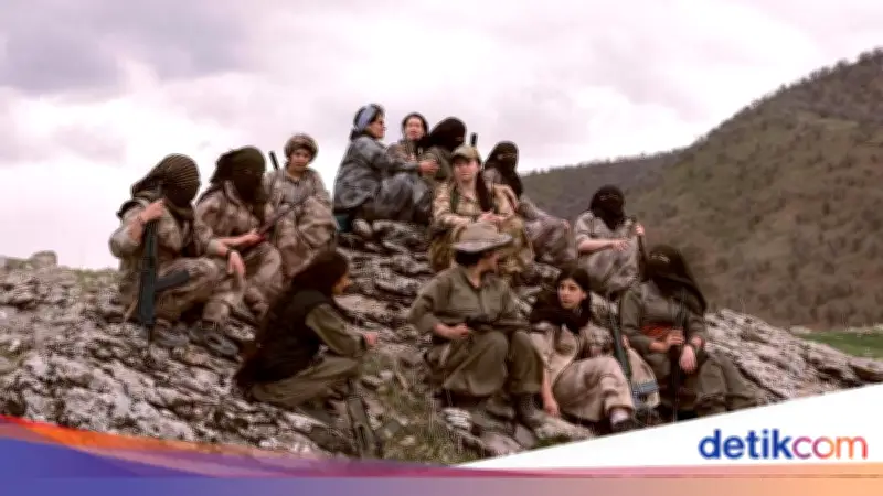 Kelompok Bersenjata Kurdi di Perbatasan Iran Siap Bertempur, Pasukan Perempuan Ungkap Persiapan