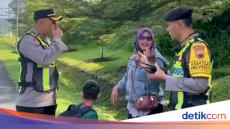 Keluarga Pemudik Bekasi Kebingungan Diturunkan Bus di Tol Semarang-Solo