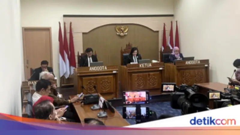 KIP Kabulkan Sebagian Gugatan Bon Jowi, UGM Diperintahkan Buka Dokumen Studi Jokowi