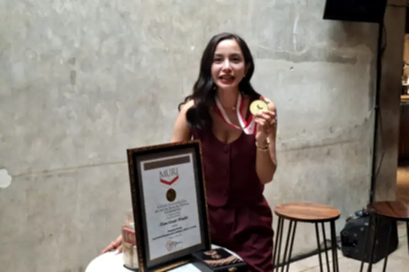 Kirana Larasati Pecahkan Rekor MURI, Selam 127 Meter di Tulamben Bali