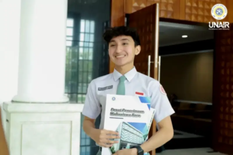 Kisah Deedat Lolos Farmasi Unair Lewat Jalur Golden Ticket 2026