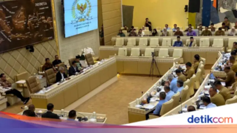 Komisi II DPR Gelar Rapat Kerja dengan Mendagri dan Otorita IKN Bahas Program 2026