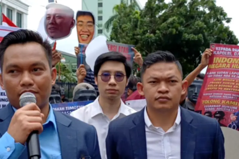 Korban Dugaan Penipuan Kripto Timothy Ronald Gelar Aksi di Depan Gedung OJK