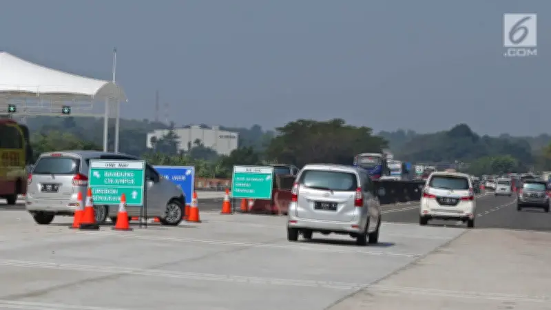 Korlantas Polri Berlakukan One Way Tahap Dua Presisi di Tol Trans Jawa