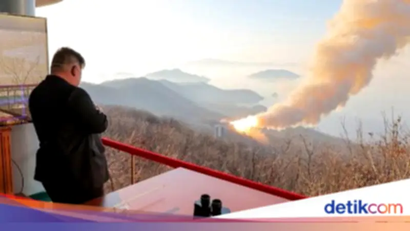 Korut Uji Coba Mesin Roket Berdaya Dorong Tinggi, Kim Jong Un Pantau Langsung