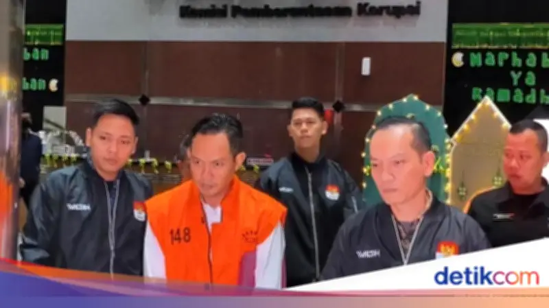 KPK Bongkar Goodie Bag THR Rp 100 Juta Hasil Pemerasan Bupati Cilacap
