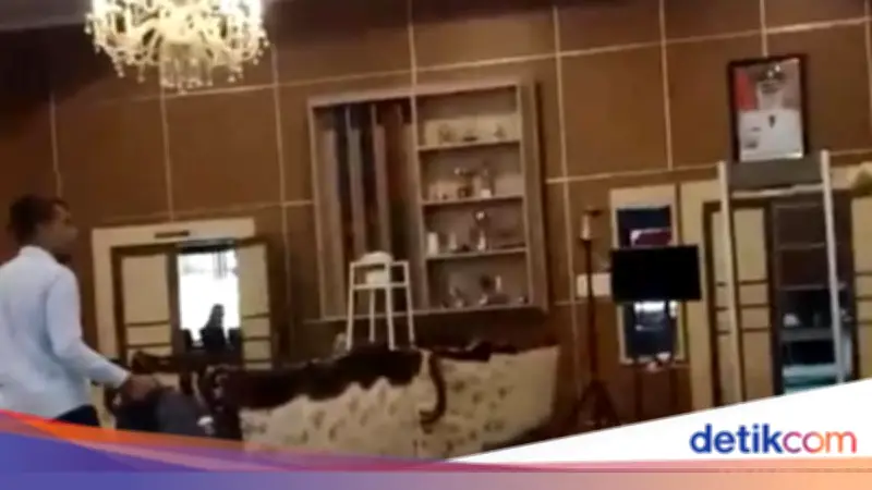 KPK Geledah dan Segel Empat Ruangan di Kantor Bupati Pekalongan