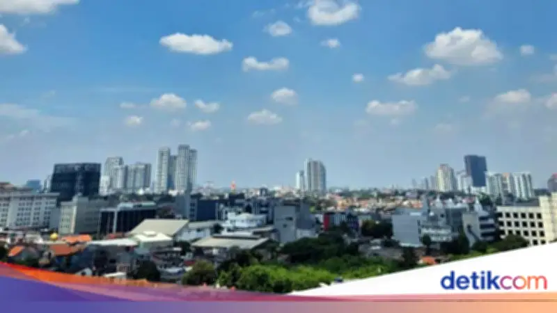 Langit Biru Jakarta Terlihat Jelas Saat Libur Lebaran, Kualitas Udara Membaik