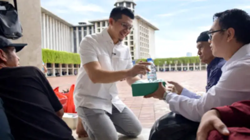 Le Minerale Perkuat Komitmen Sosial di Masjid Istiqlal dengan 5.000 Botol Air untuk Buka Puasa