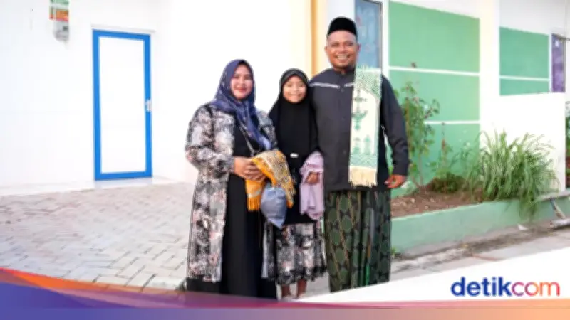 Lebaran Tenang di Kampung Nelayan Sejahtera, Kisah Warsana dan Keluarga