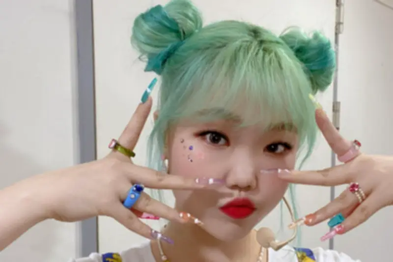 Lee Suhyun AKMU Buka Suara Soal Masa Lalu Sulit: 'Hidup Tanpa Sinar Matahari'