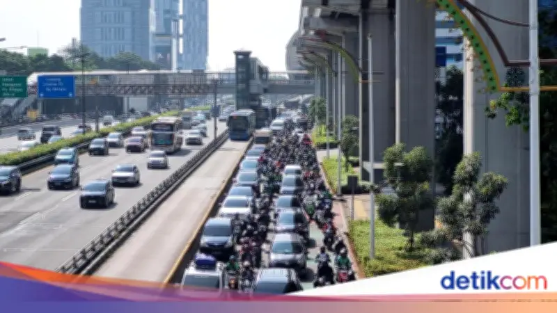 Libur Lebaran Berakhir, Lalu Lintas Pasar Minggu-Pancoran Macet Pagi Ini