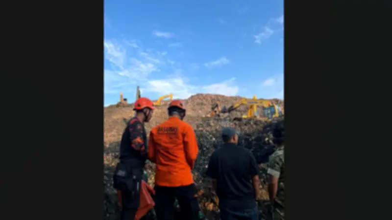 Longsor Gunung Sampah di TPST Bantargebang Tewaskan 3 Orang, Termasuk Sopir Truk