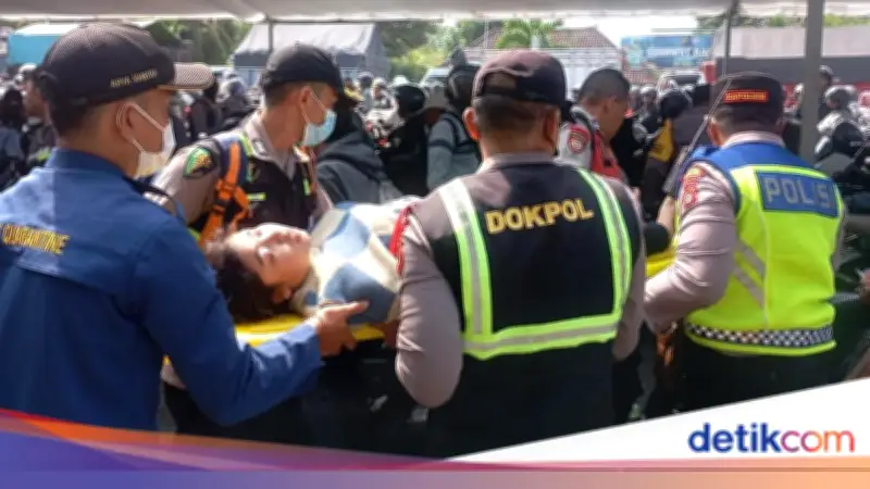 Macet Parah 32 Km di Gilimanuk, 17 Pemudik Pingsan Akibat Panas dan Kelelahan