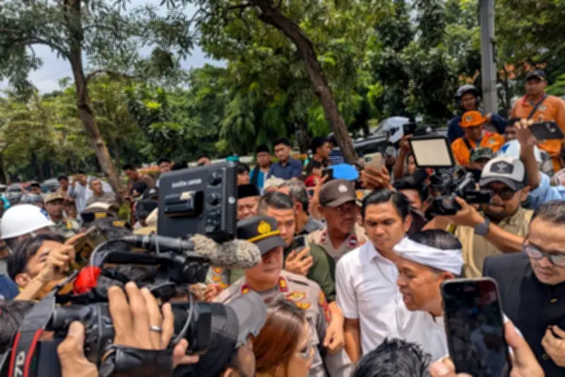 Mahasiswa Hukum Hadang Gubernur Jabar di HUT Bekasi, Kritik Penanganan Banjir