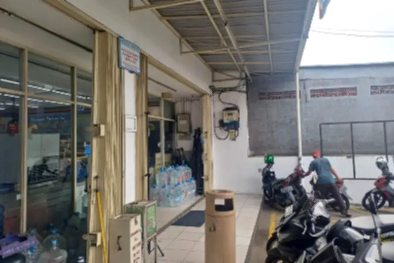 Maraknya Parkir Liar Jelang Lebaran Bikin Resah Pengunjung Minimarket