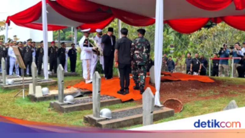 Menhan Sjafrie Pimpin Upacara Pemakaman Militer Juwono Sudarsono di TMP Kalibata