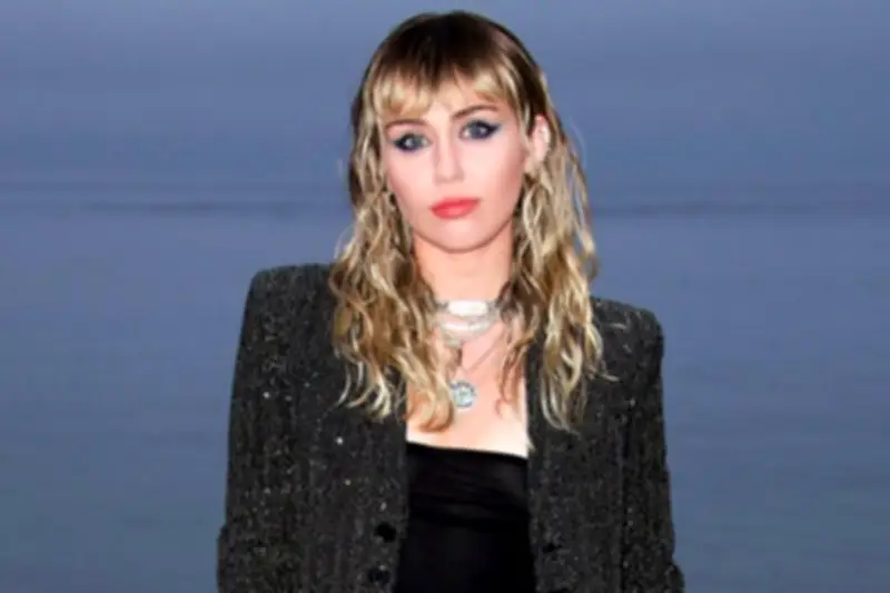 Miley Cyrus Buka Fakta Mengejutkan: Hampir Tak Terpilih Jadi Hannah Montana