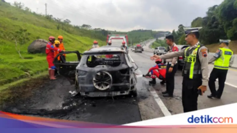 Mobil Ford EcoSport Terbakar di Tol Semarang-Solo, Hendak Tujuan Surabaya