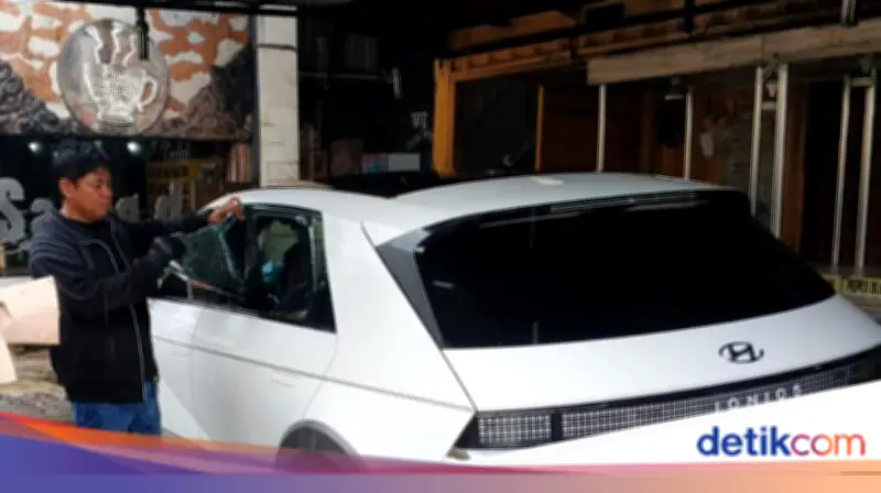 Mobil Ioniq 5 Dibobol Maling Modus Pecah Kaca di Serpong, iPhone Rp20 Juta Digasak