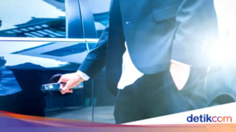 Mobil Tiba-tiba Terkunci di Gunung Putri Bogor, Polisi Bantu Evakuasi