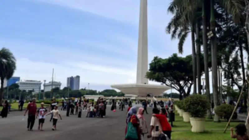 Monas Tetap Jadi Primadona Libur Lebaran, Cuaca Panas Tak Halangi Antusiasme Wisatawan