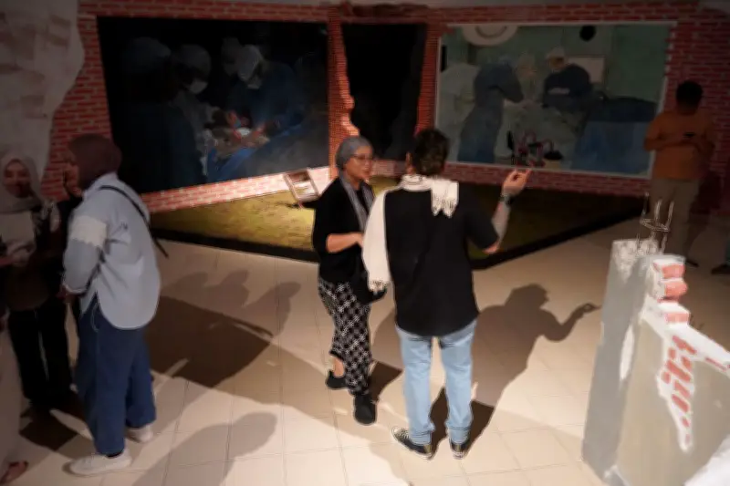 Pameran 'Salire' R Wisnu D: Ruang Refleksi di Tengah Banjir Informasi Digital