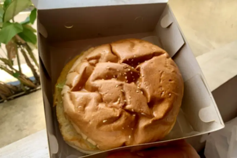 Panduan Lengkap Beli Burger Viral Aldi Taher, dari Menu hingga Tips Antre