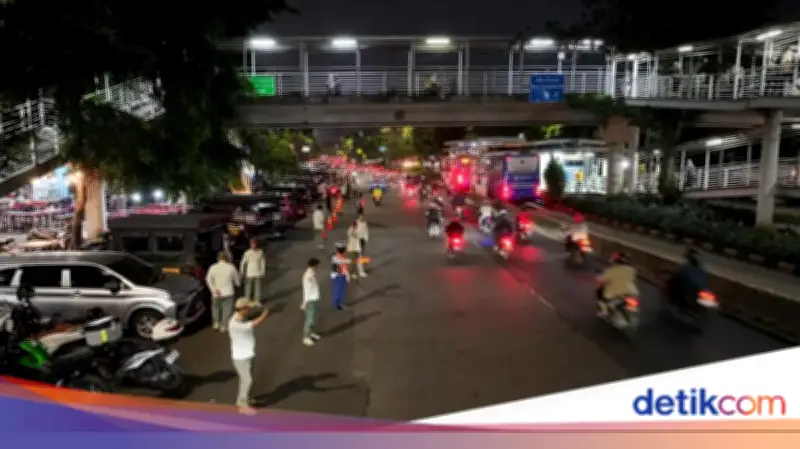 Parkir Liar dan PKL Picu Macet di Cawang, Petugas Ultimatum Jukir Jabbar Ramdhani