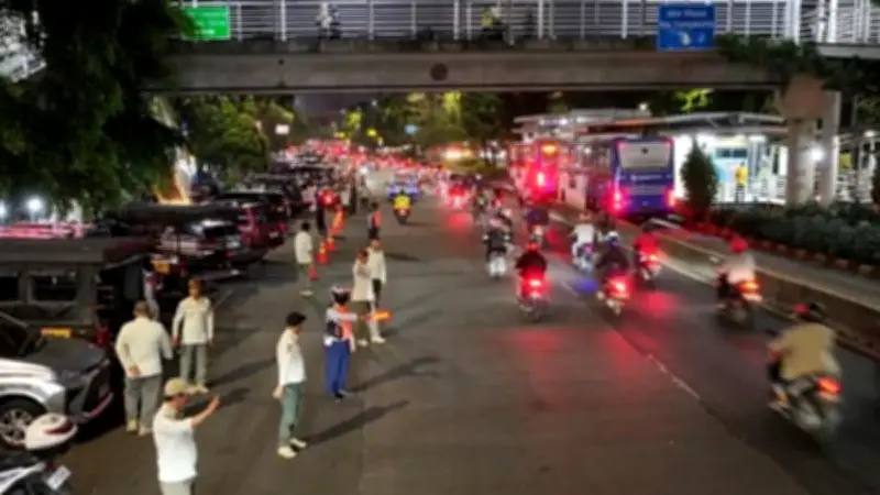 Pemkot Jaktim Ancam Cabut Surat Tugas Jukir Atasi Macet Akibat Parkir Liar di Cawang