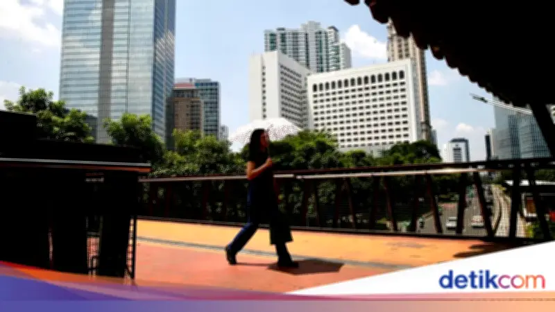 Pemprov DKI Imbau Warga Pakai Topi dan Payung Antisipasi Cuaca Panas Jakarta