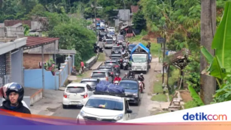 Pemudik Terjebak Macet Parah di Jalur Arteri Sukabumi Selama Lebaran 2026