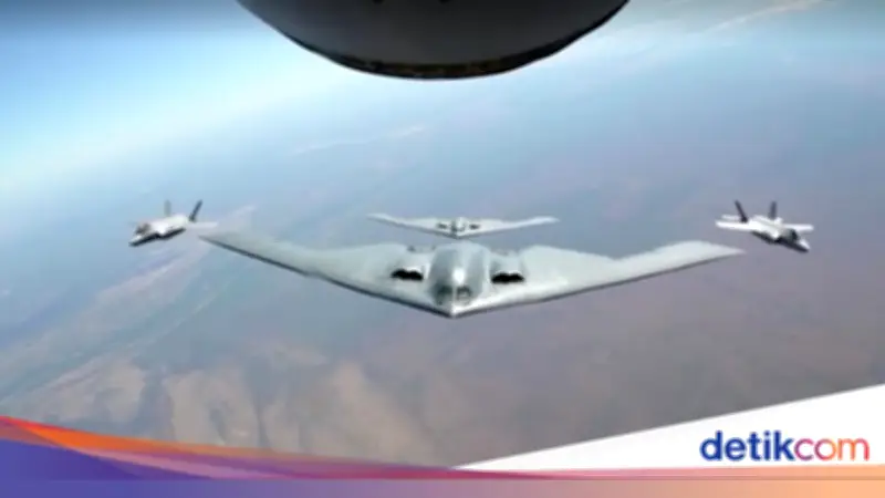 Pesawat B-2 AS Hujani Bunker Rudal Iran dengan Puluhan Bom Penetrator Berat