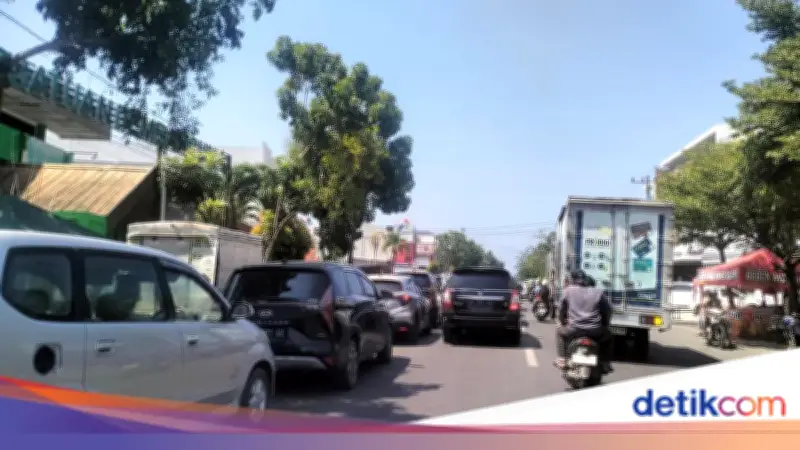 Polda Aceh Imbau Warga Hindari Panic Buying BBM, Penimbun Bakal Ditindak