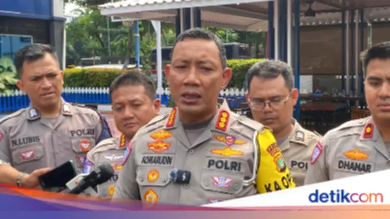 Polisi Siagakan Personel Cegah Parkir Liar di Sekitar Istiqlal Saat Salat Id