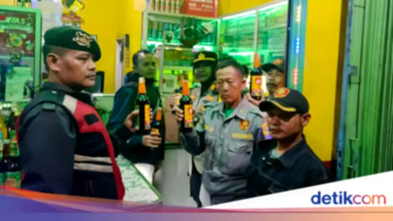 Polisi Sita 20 Botol Miras Ilegal dalam Patroli Pasca-Lebaran di Puncak Bogor