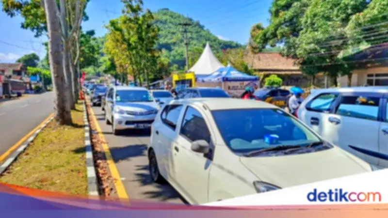 Polisi Terapkan One Way di Ciwidey Imbas Lonjakan Arus Kendaraan Wisata