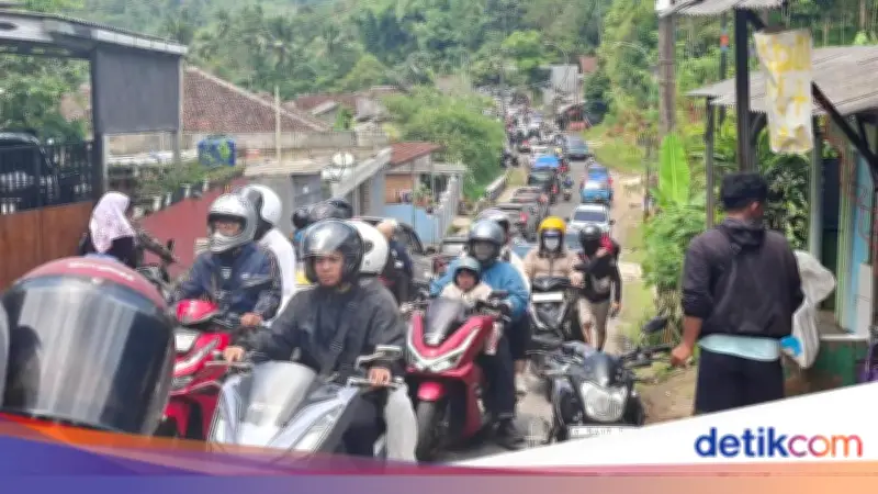 Polisi Ungkap Kondisi Ekstrem Jalan Sebabkan Macet 14 Jam di Sukabumi