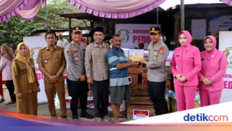 Polres Ogan Ilir dan Baznas Salurkan Bantuan untuk Korban Kebakaran di Desa Ibul Besar III