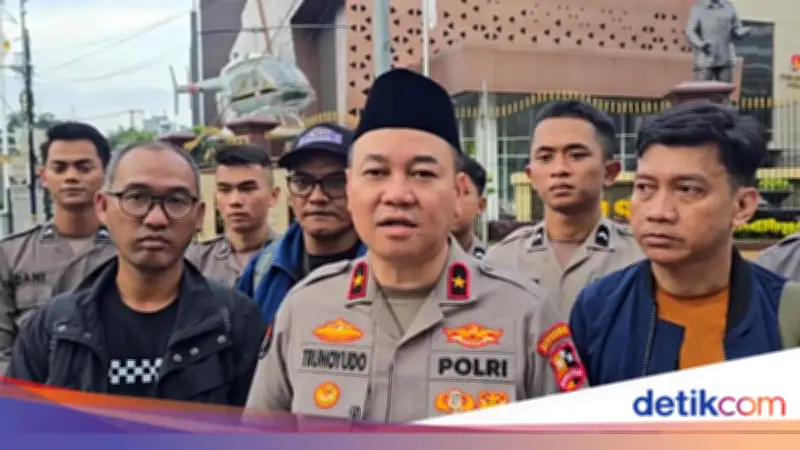 Polri dan Jurnalis Bagikan 1.500 Takjil di Sekitar Mabes, Siapkan Mudik Lancar