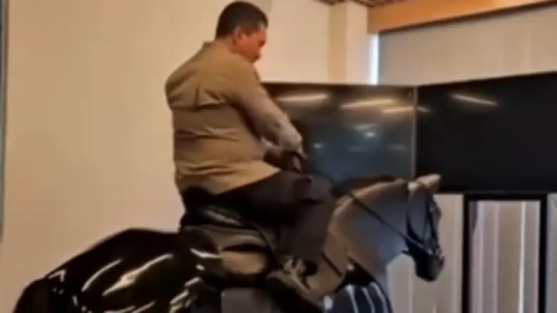 Polri Viral karena Simulator Kuda Rp 1 Miliar untuk Latihan Berkuda