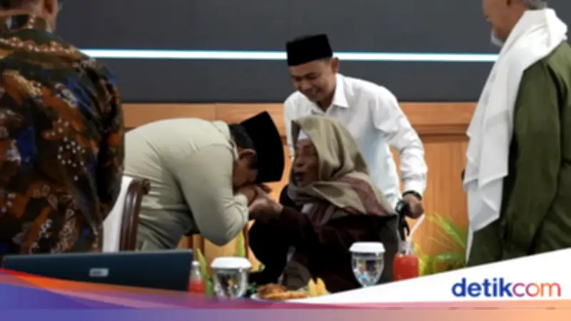 Prabowo Salami dan Cium Tangan Kiai dalam Bukber Penuh Kehangatan di Istana