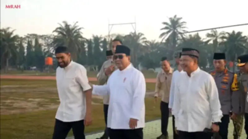 Prabowo Salat Idulfitri di Aceh Tamiang, Tinjau Daerah Terdampak Bencana