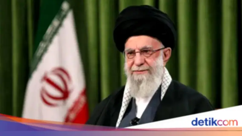 Presenter TV Iran Menangis Saat Umumkan Kematian Pemimpin Tertinggi Ali Khamenei