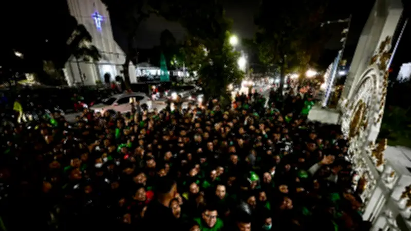 Presiden Prabowo Bagikan 5.000 Paket Sembako di Medan Saat Malam Takbiran