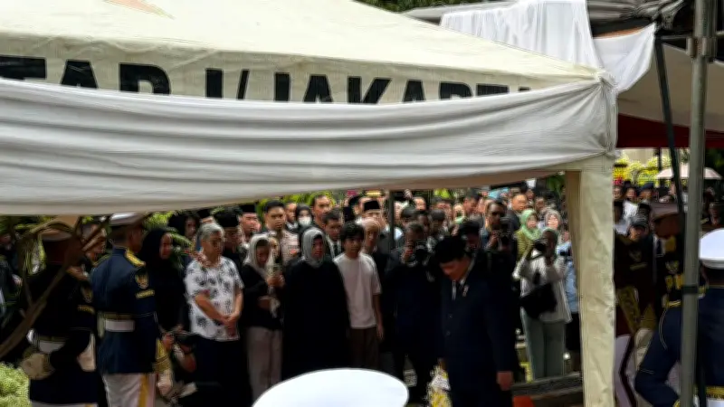 Presiden Prabowo Pimpin Upacara Pemakaman Militer Try Sutrisno di TMP Kalibata