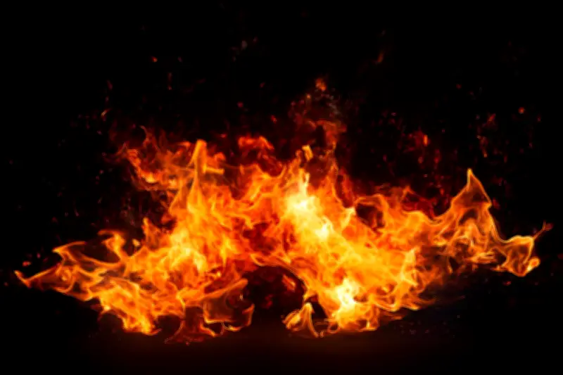 Pria di Padang Bakar Ibu Angkatnya dengan Pertalite di Kantor Ekspedisi