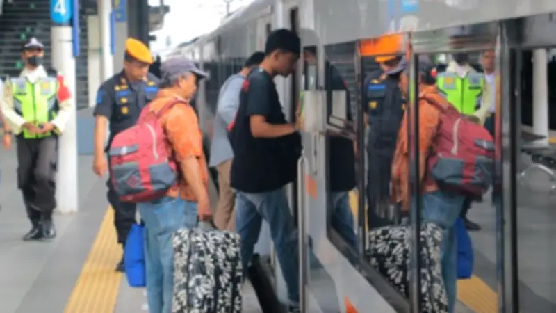 PT KAI Tetapkan Pemberhentian Luar Biasa di Stasiun Jatinegara untuk Antisipasi Kemacetan